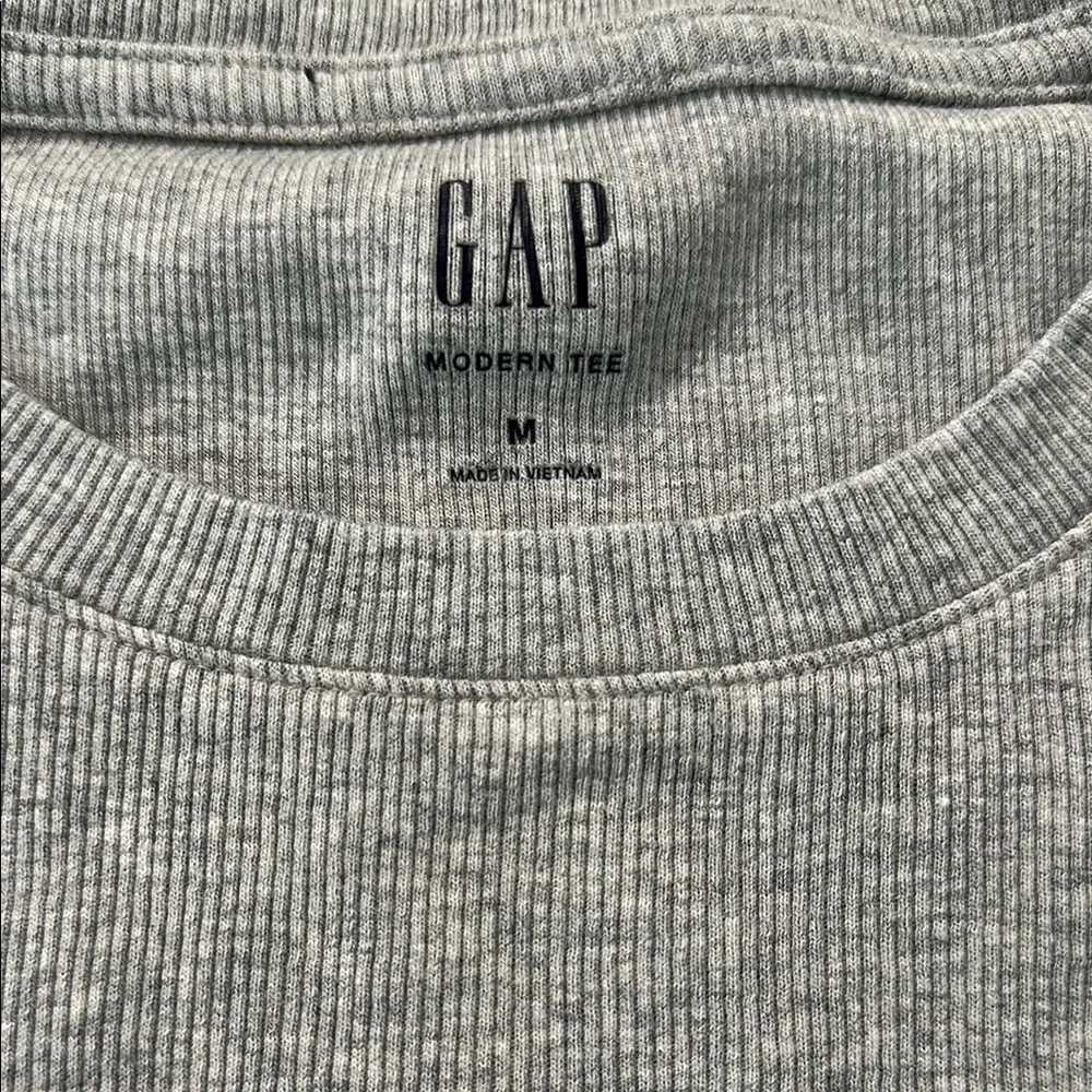 GAP Gray Ribbed Crop Top - Picture 2 of 4